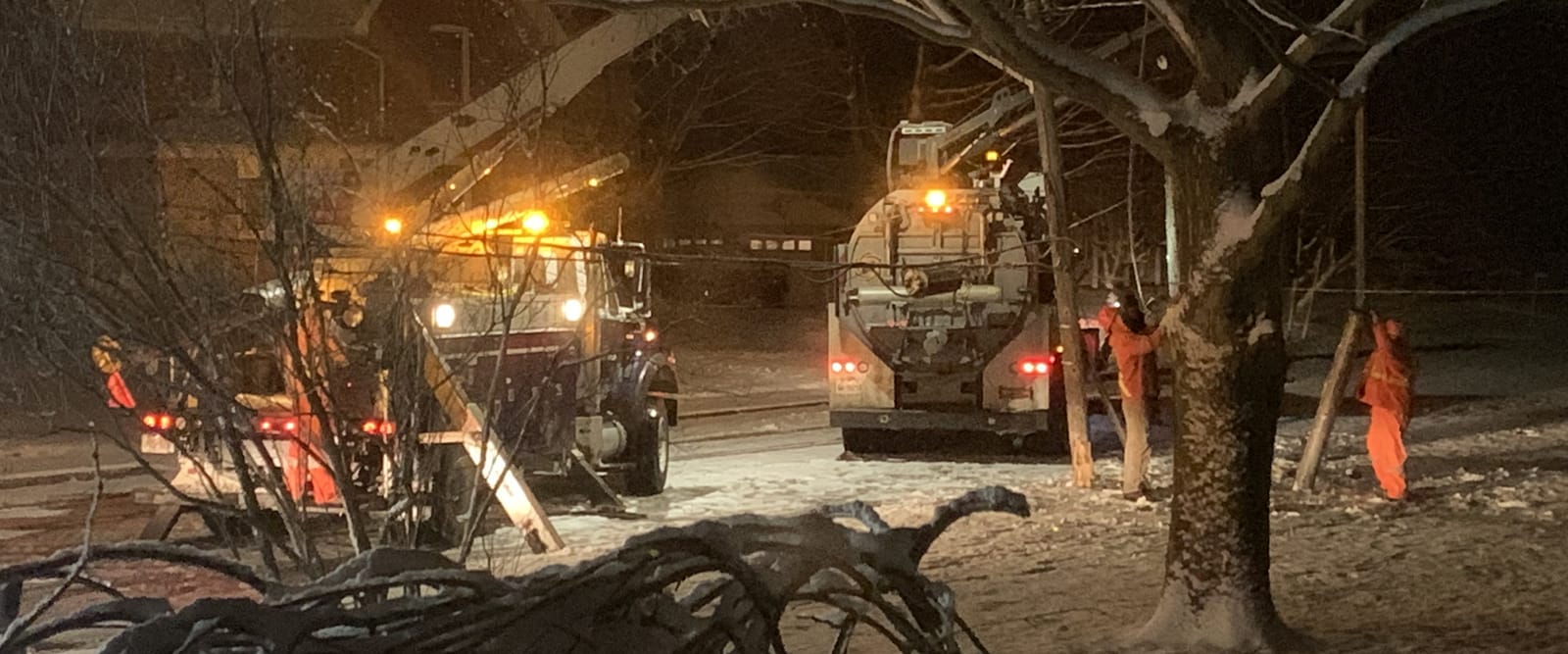 Crew fixing power lines in the snow